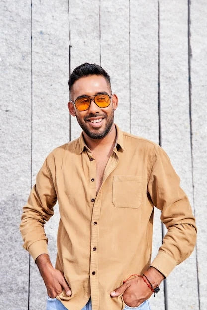 files/retrato-vertical-hombre-latino-g.webp
